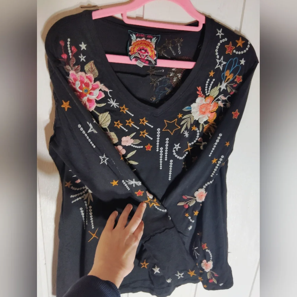 CLEAN & EUC!! JOHNNY WAS, Embroidered Floral, Celestial Top. Size XS - Picture 3 of 9